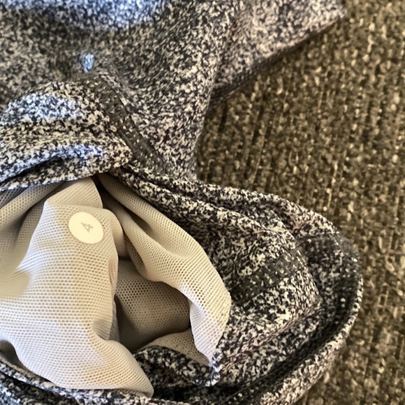 Lululemon high waisted crop pants - Picture 4 of 8